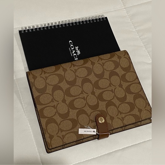 COACH notebook with Elegant Canvas and Leather Cover - Picture 4 of 12